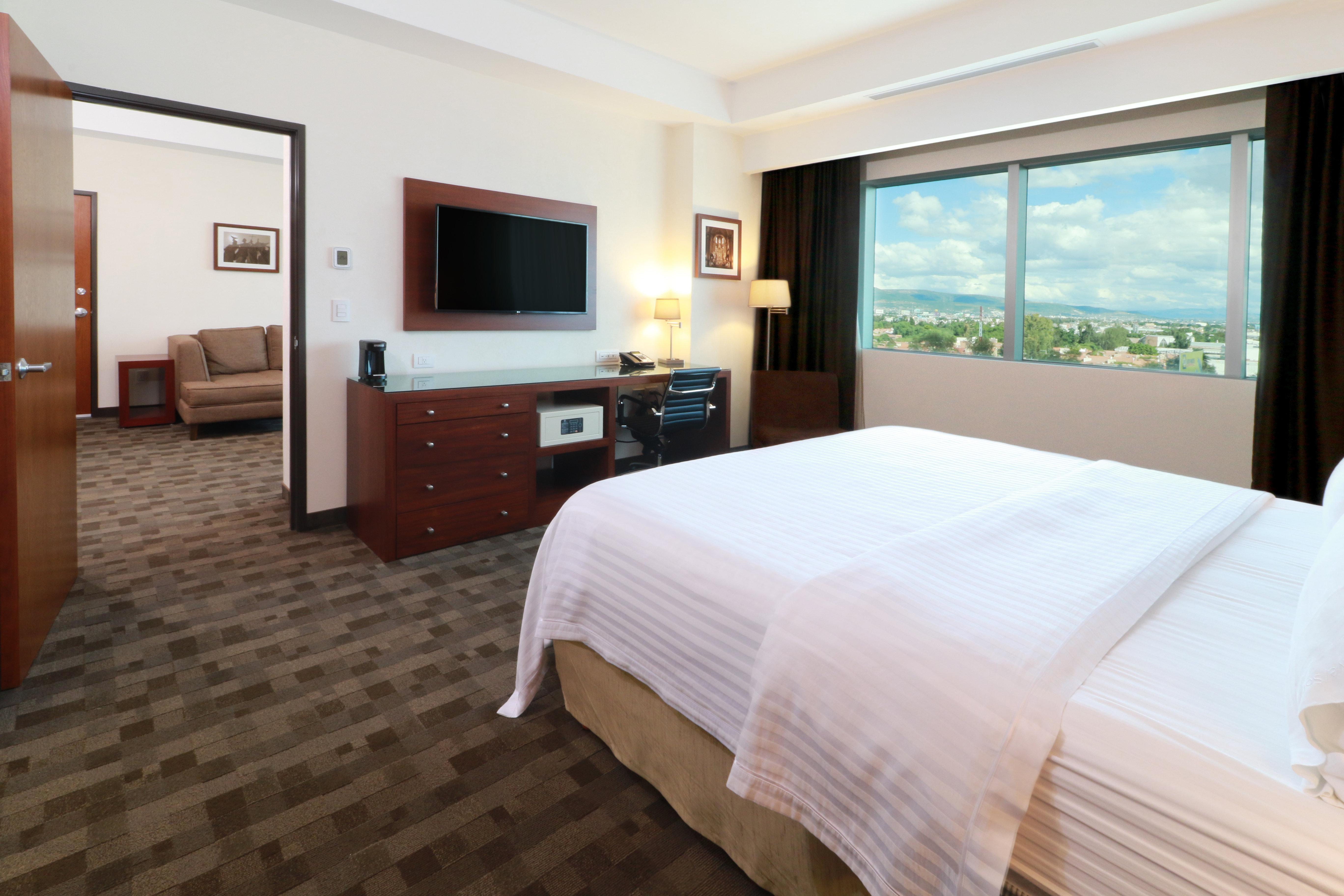 Holiday Inn & Suites Plaza Mayor By Ihg León Kültér fotó