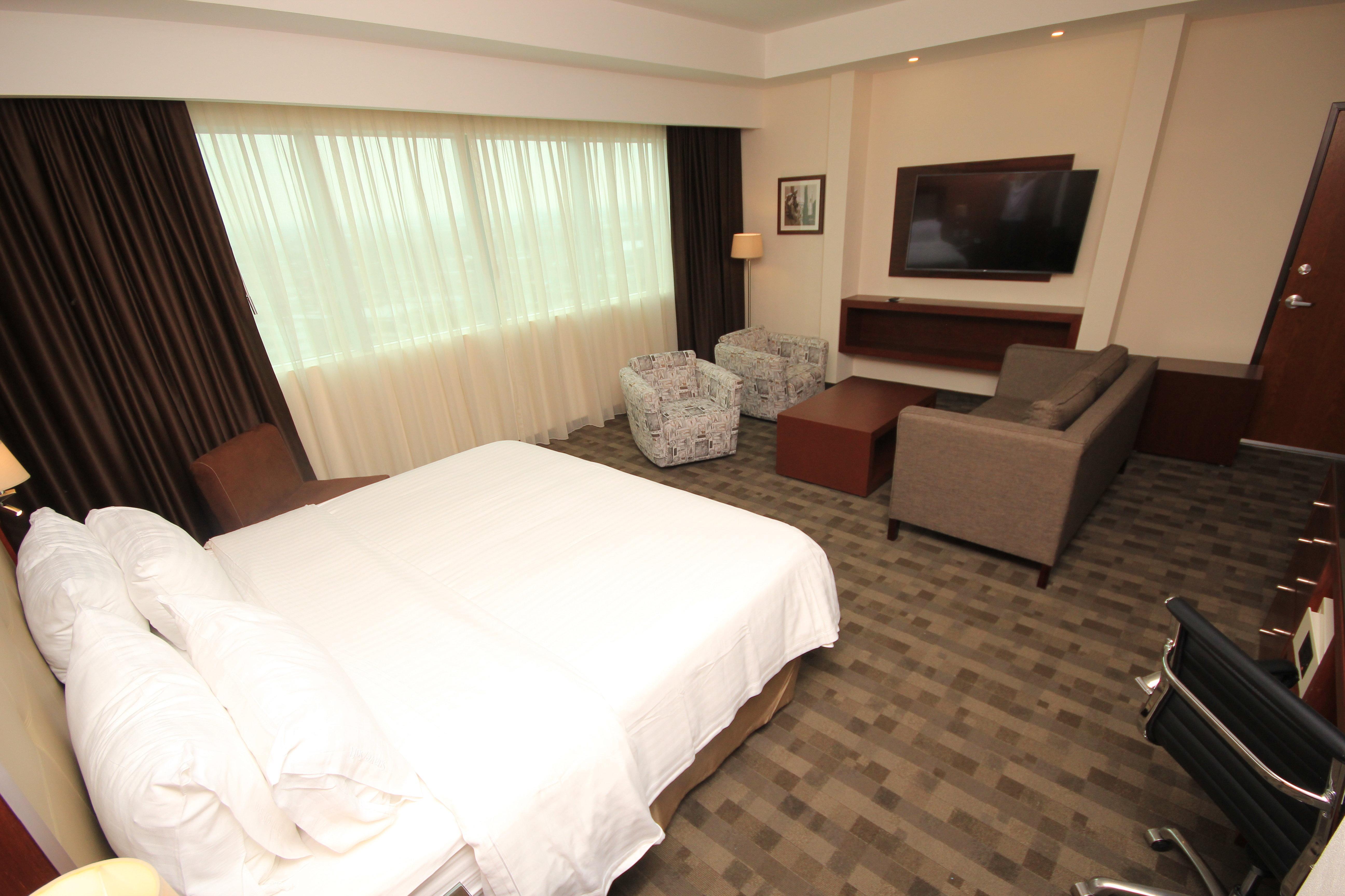 Holiday Inn & Suites Plaza Mayor By Ihg León Kültér fotó