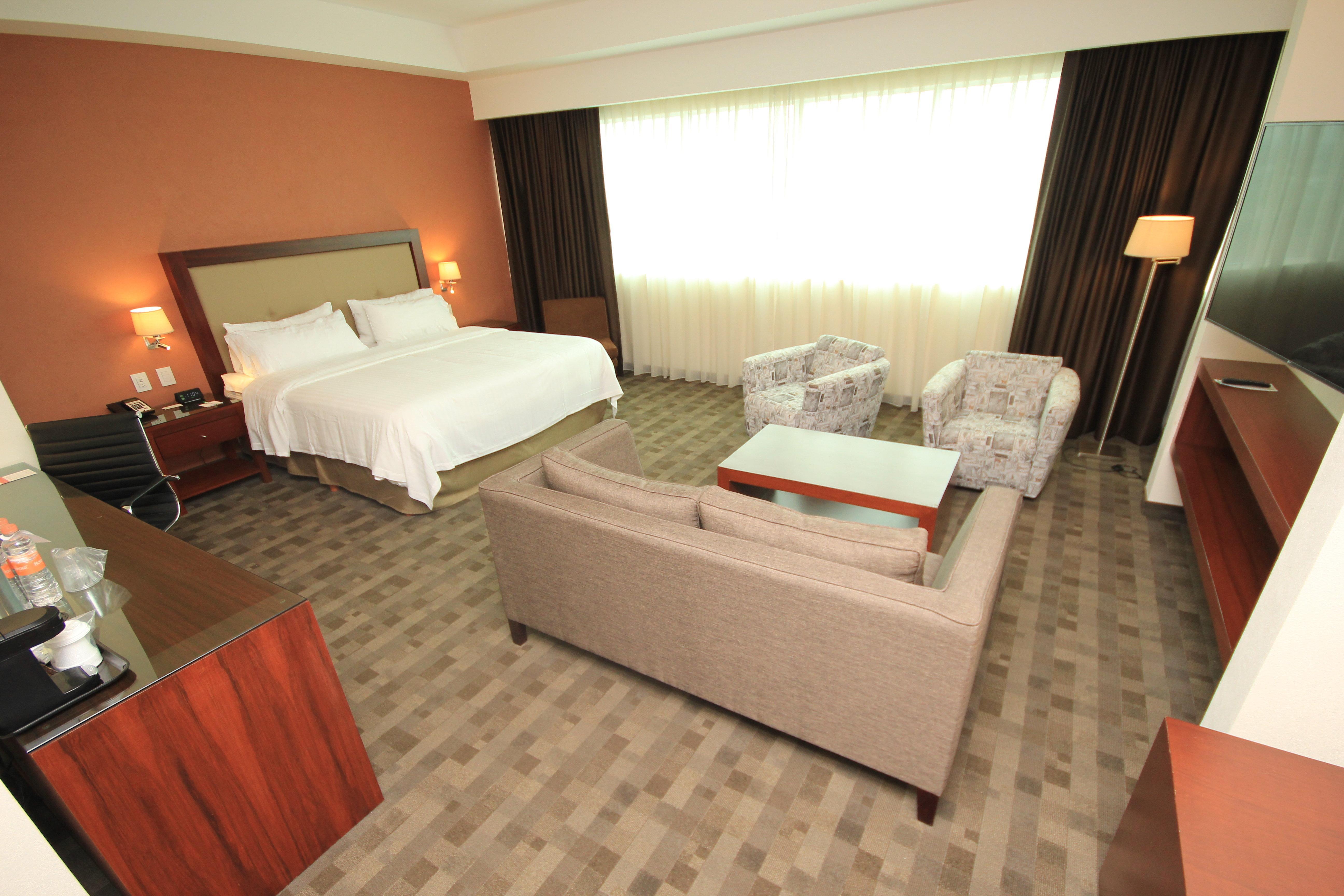 Holiday Inn & Suites Plaza Mayor By Ihg León Kültér fotó