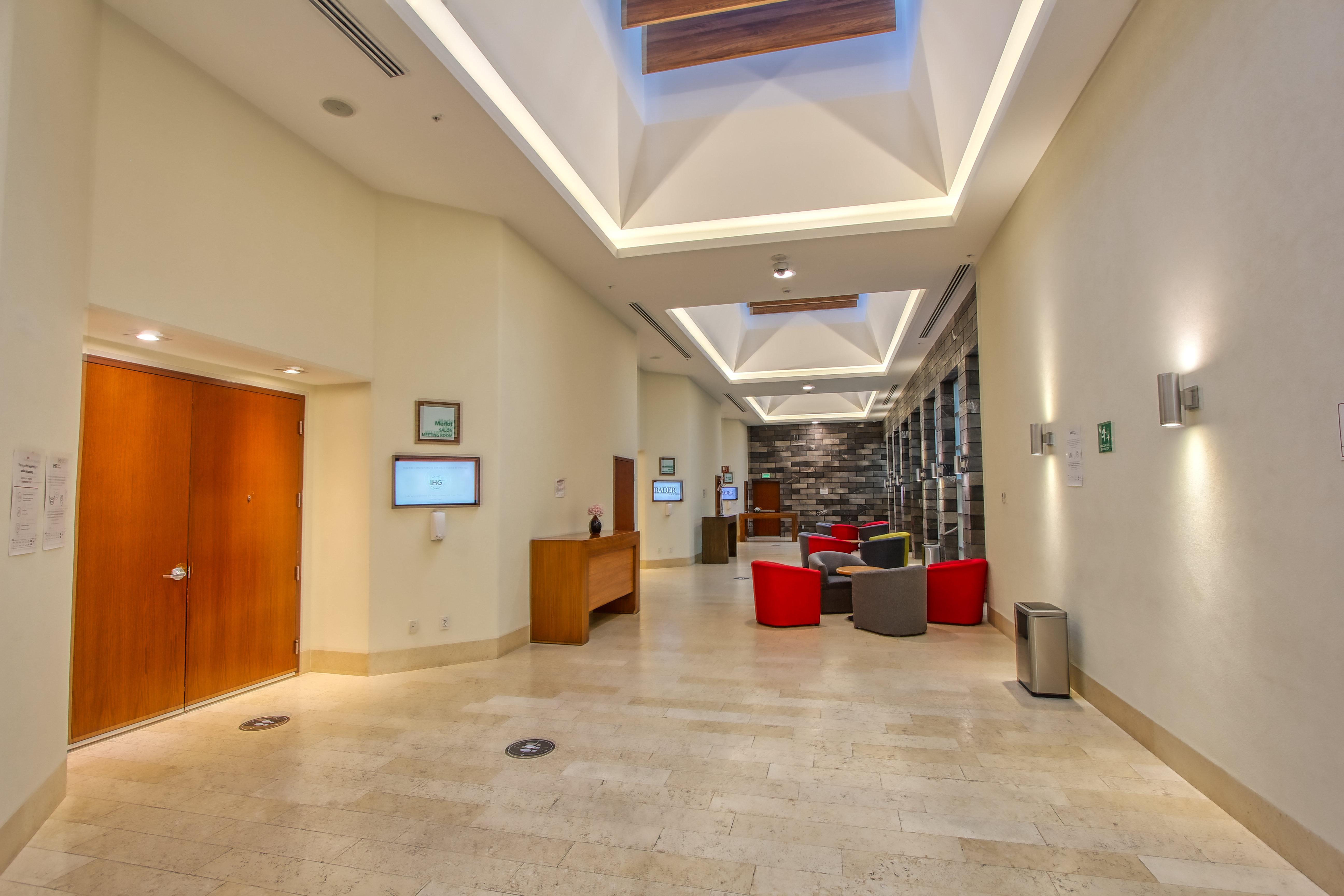 Holiday Inn & Suites Plaza Mayor By Ihg León Kültér fotó