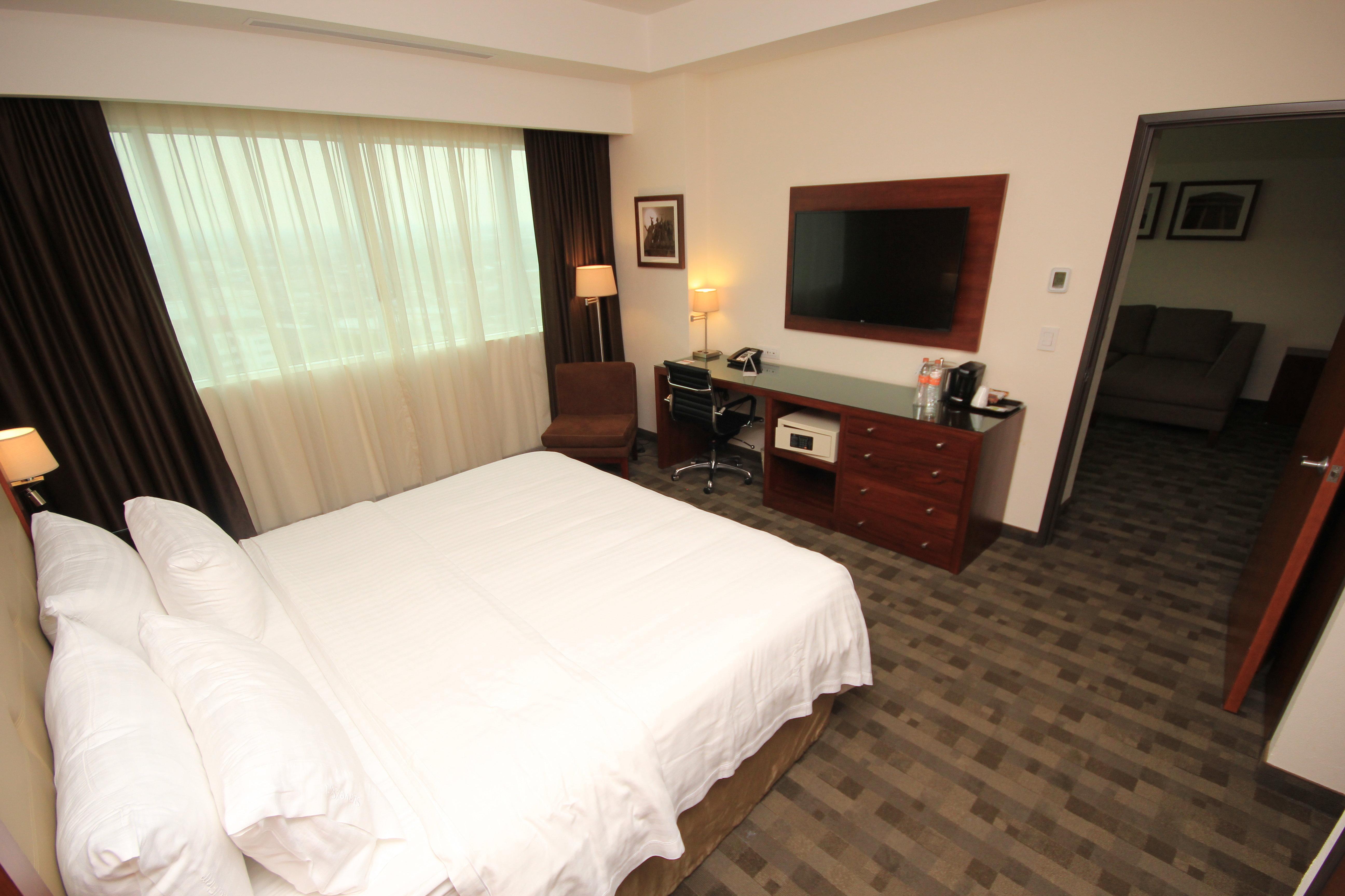 Holiday Inn & Suites Plaza Mayor By Ihg León Kültér fotó