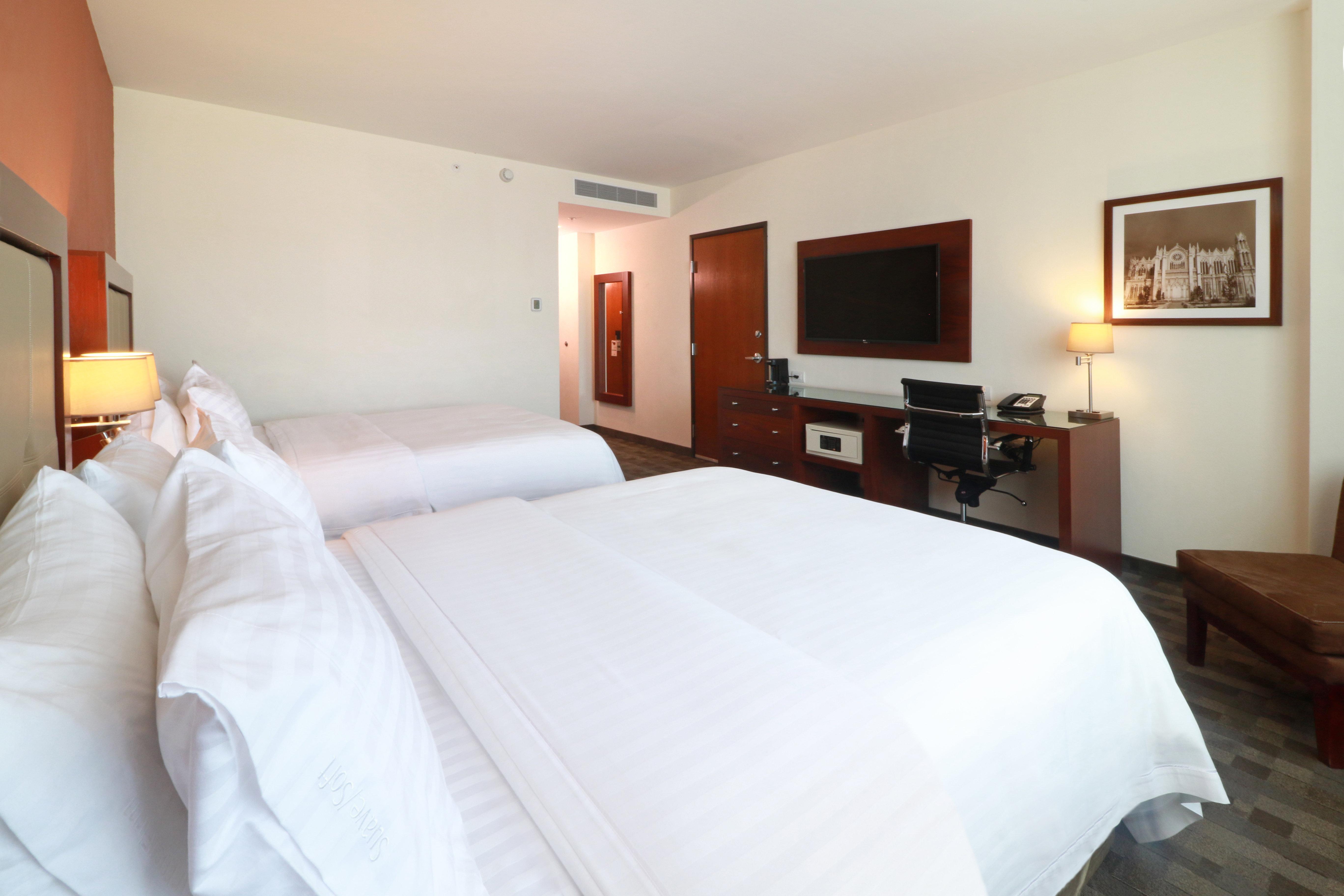 Holiday Inn & Suites Plaza Mayor By Ihg León Kültér fotó